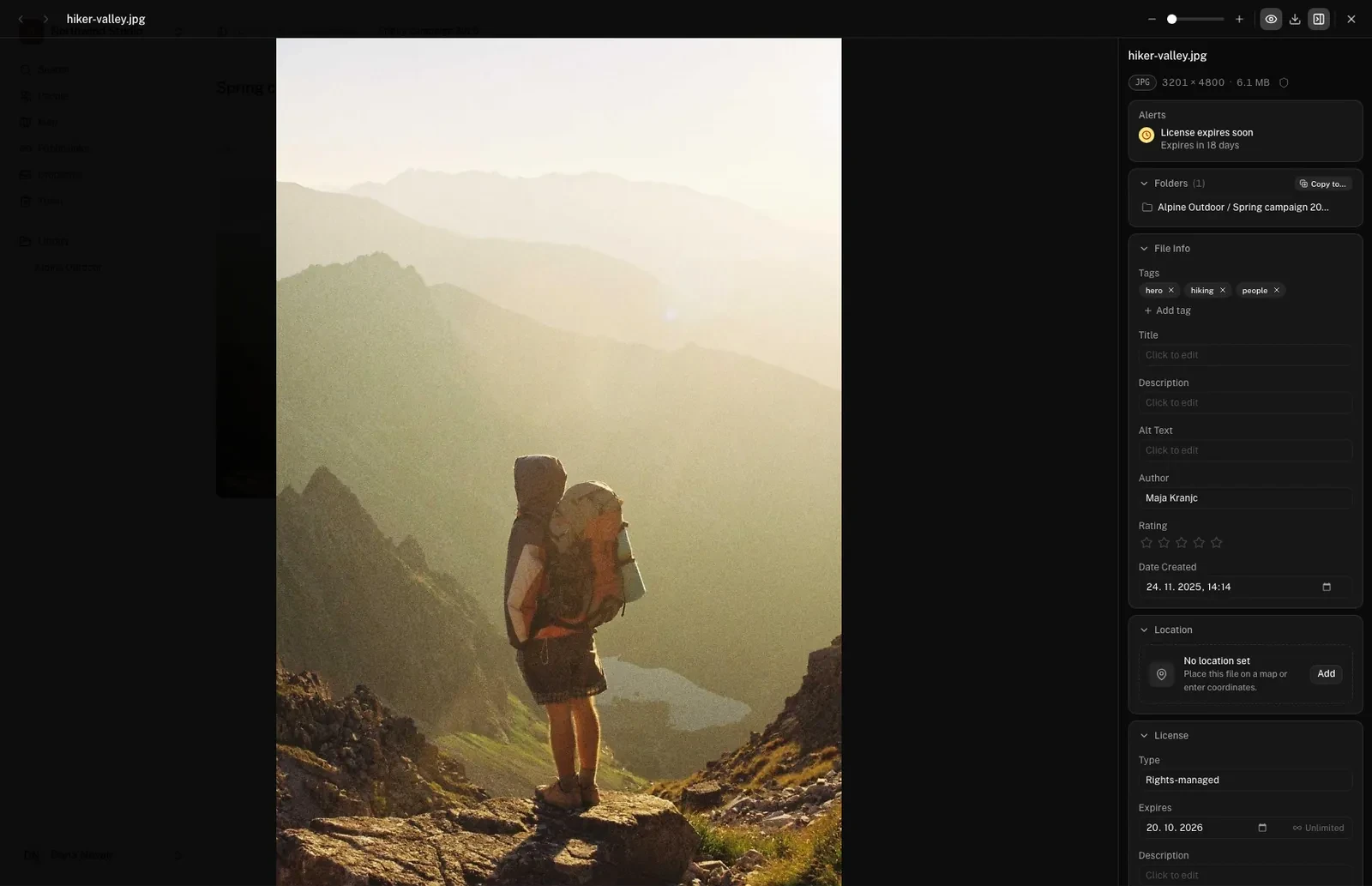 A photo opened in OLO with its details beside it: tags, author, license type, expiry date and rights owner.